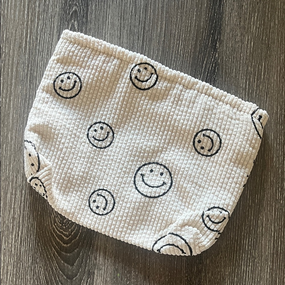 Smiley print card zip m- up pouch